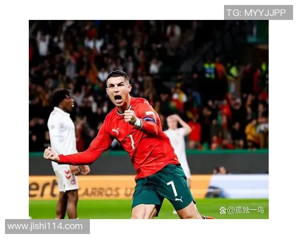 意大利足球明星赛场趣事频发笑声不断引发球迷热议