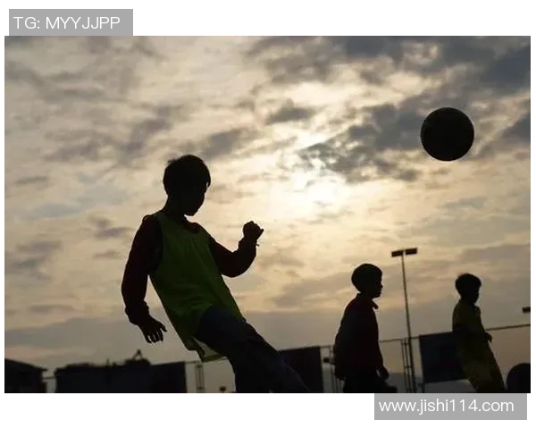 外国少年足球明星的崛起与他们的梦想之路 外国少年足球明星的崛起与他们的梦想之路